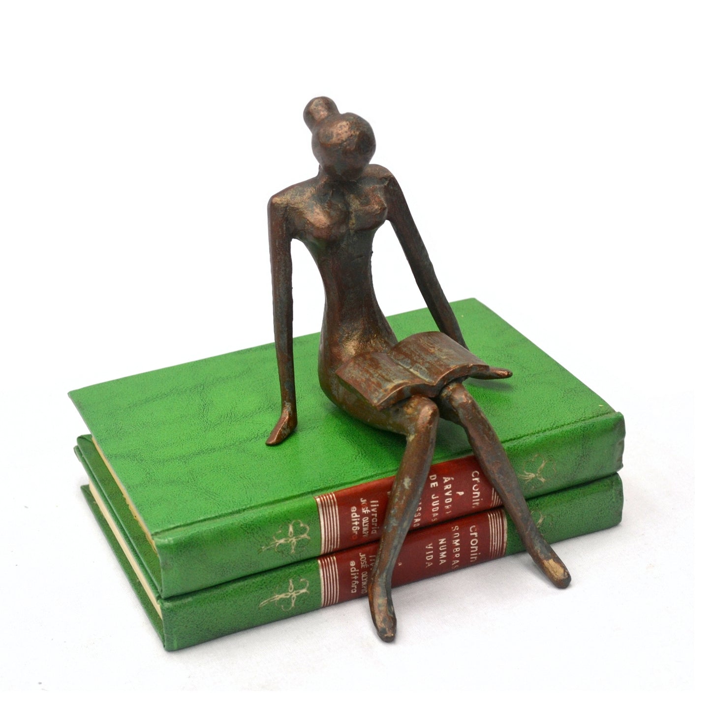 Escultura Mulher Lendo